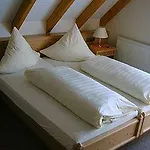 Garni Zur Linde 게스트하우스 3*