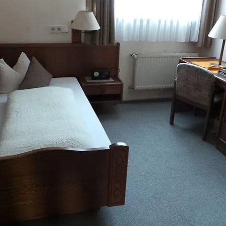 Garni Zur Linde Pensión Lauf