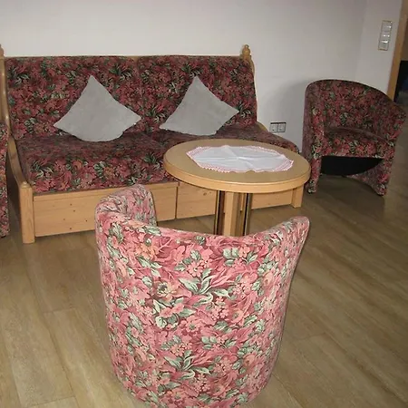 Garni Zur Linde Pensión Lauf