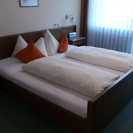 Pensión Garni Zur Linde 3*